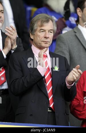 MARTIN BROUGHTON LIVERPOOL FOOTBALL CLUB Vorsitzender LIVERPOOL FC Vorsitzender GOODISON PARK LIVERPOOL ENGLAND 17. Oktober 2010 Stockfoto