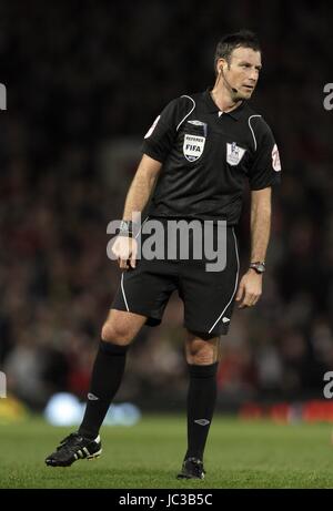 MARK CLATTENBURG PREMIERSHIP Schiedsrichter OLD TRAFFORD MANCHESTER ENGLAND 30. Oktober 2010 Stockfoto