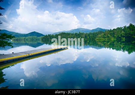 See Santeetlah in Great Smoky mountains Stockfoto