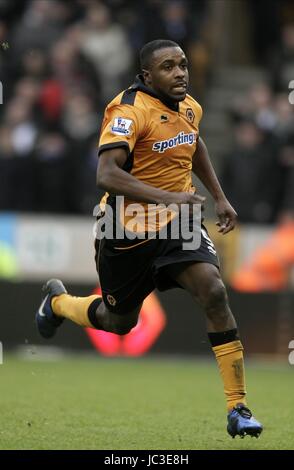 SYLVAN EBANKS-BLAKE WOLVERHAMPTON WANDERERS FC WOLVERHAMPTON WANDERERS FC MOLINEUX STADIUM WOLVERHAMPTON ENGLAND 12 Dezember 2 Stockfoto