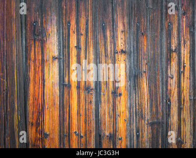 Alten ländlichen Holzwand in rot-braunen Farben Stockfoto