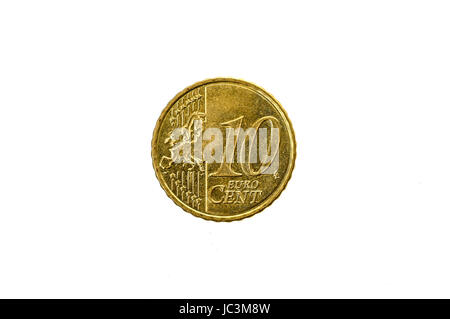 Altes verwendet und 10 Cent Euromünze abgenutzt. Münze der europäischen Währung für 0,1 Euro isoliert auf weiss. Bild in hoher Auflösung. Stockfoto