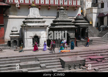 Pashupatinath Tempel ist heilig Hindutempel Pashupatinath am Ufer des Flusses Bagmati gewidmet und wo Hindus eingeäschert werden möchte Stockfoto