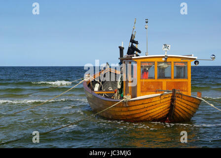 Fischkutter bin Strang - Fischkutter am Strand 24 Stockfoto