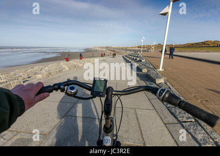 Nordsee-Insel Norderney, Ostfriesland, Deutschland, Nationalpark Wattenmeer, Radfahrer, Fahrradtour, Radweg, e-Bike, Fahrradverleih, Stockfoto