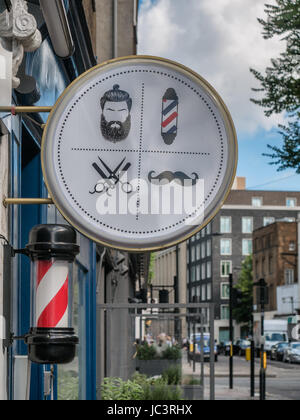 Barber Shop Zeichen in central London, UK Stockfoto