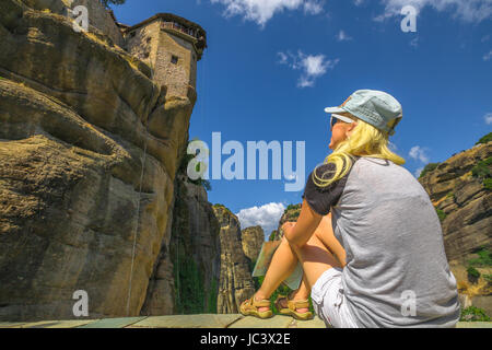 Tourist am Kloster Meteora Stockfoto