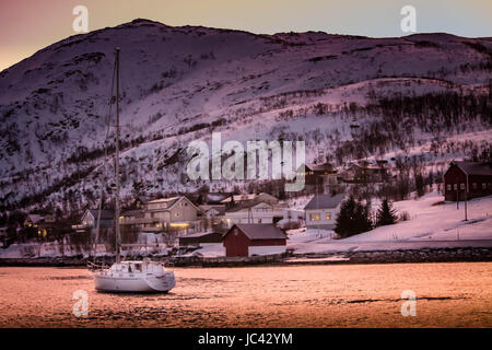 Polar-Abend in die norwegischen Fjorde in der Nähe von Tromsø Stockfoto