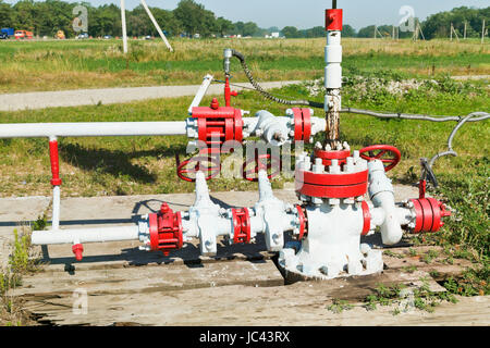 Pipeline der Ölpumpe in Ausläufern des Caucasus mountain Stockfoto