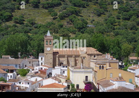 Übersicht über Almonaster Dorf in Huelva. Andalusien, Spanien Stockfoto