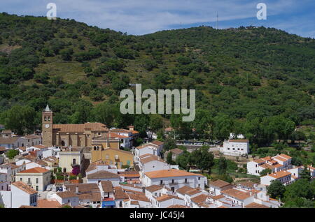 Überblick über almonaster Dorf in Huelva, Andalusien, Spanien. Stockfoto