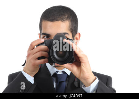 Vorderansicht eines professionellen Fotografen mit dem Fotografieren auf einem weißen Hintergrund isoliert Stockfoto