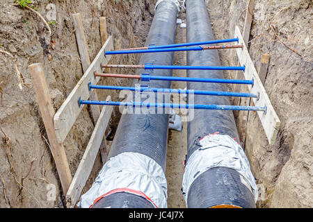 Trench Wände sind mit stützen, um zu verhindern, Ablösung des Bodens verstärkt. Stockfoto