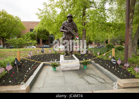 Statue von körperlichen Michael j Crescenz Ehrenmedaille Gewinner bei Philadelphia Vietnam-Veteranen war Memorial USA Stockfoto