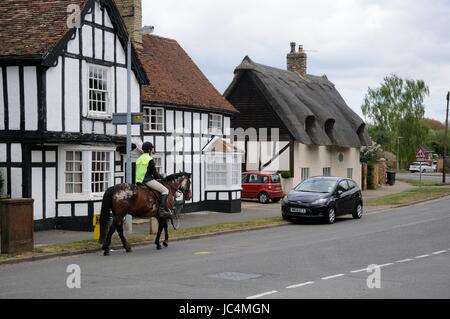 Die zerlumpten Personal, Blunham, Bedfordshire, ist ein Holz gerahmt Gebäude, das früher ein Gasthaus war. Stockfoto