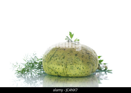 Grünen Teig mit Dill und Petersilie Stockfoto