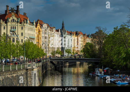 Jugendstil-Bauten entlang der Moldau, Prag, Böhmen, Tschechische Republik Stockfoto