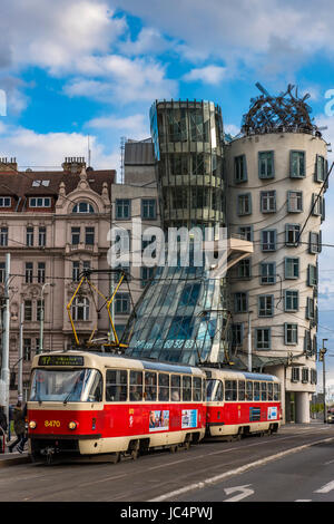 Tanzendes Haus oder Fred und Ginger Gebäude, Prag, Böhmen, Tschechische Republik Stockfoto