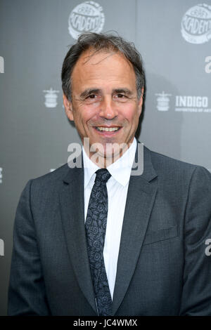 Anthony Horowitz Ankunft in die Sommer-Party-199 für The Old Vic statt in der Brauerei, London. PRESSEVERBAND Foto. Bild Datum: Dienstag, 13. Juni 2017. Bildnachweis sollte lauten: Ian West/PA Wire Stockfoto