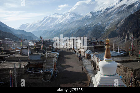 Main Street Manang Dorf, Nepal Stockfoto