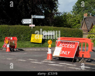 Bewohner Zugang nur Zeichen am Ende der Straße wegen Straßenbauarbeiten Stockfoto