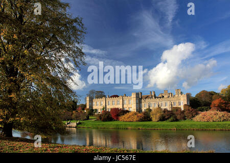 Das Haus am Deene Park der Sitz der Adelsfamilie Brudenell seit 1514, in der Nähe von Corby, Grafschaft Northamptonshire, England Stockfoto