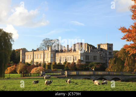 Das Haus am Deene Park der Sitz der Adelsfamilie Brudenell seit 1514, in der Nähe von Corby, Grafschaft Northamptonshire, England Stockfoto