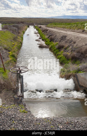 Franklin County, Washington: W B 5 K Wasteway Kanal in der Nähe von White Bluffs in Hanford erreichen National Monument. Stockfoto