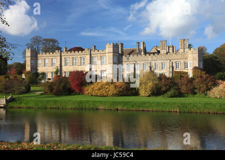 Das Haus am Deene Park der Sitz der Adelsfamilie Brudenell seit 1514, in der Nähe von Corby, Grafschaft Northamptonshire, England Stockfoto