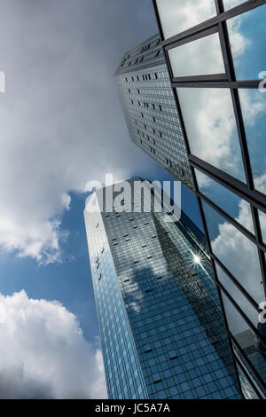 Wolkenkratzer Im Frankfurter Bankenviertel Stockfoto