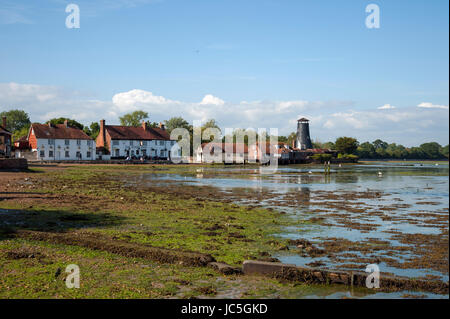 Langstone Mill und Royal Oak Pub im Langstone, Hampshire Stockfoto