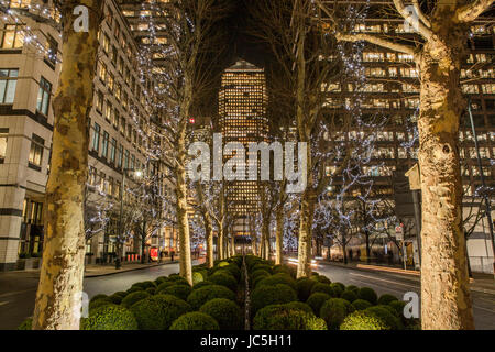 Blick auf One Canada Square, Canary Wharf, in der Nacht Stockfoto