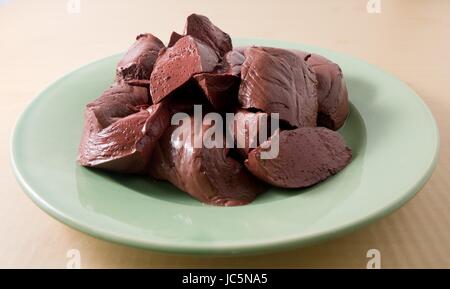 Küche und Essen, geronnene Schweineblut, Schweinefleisch Blutwurst oder Schwein Blut Quark in A vernickelt für die asiatische Küche. Stockfoto