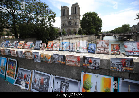 Gemälde zum Verkauf neben Notre Dame Kathedrale in Paris Stockfoto