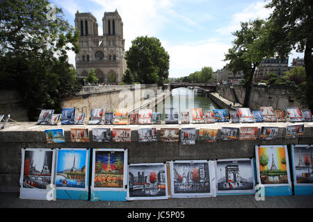 Gemälde zum Verkauf neben Notre Dame Kathedrale in Paris Stockfoto