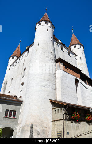 Burg der Schweizer Stadt Thun am See "Thunersee" in der Sonne Stockfoto