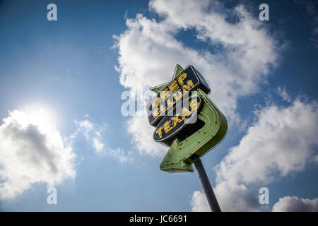 Ein Blick auf ein Zeichen in Deep Ellum in Dallas, Texas Stockfoto