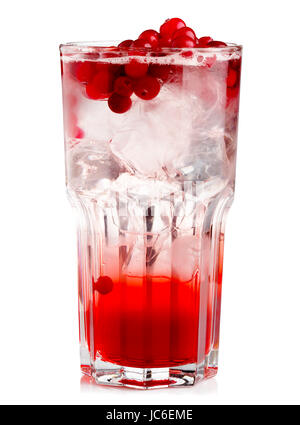 Volles Glas frische Cranberries alkoholfreier cocktail mit Beeren isoliert Stockfoto