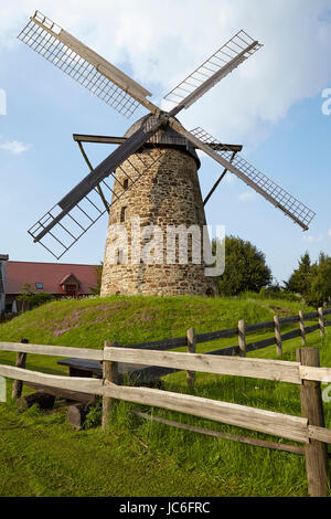 Die Windmühle Grossenheide (Minden-Todtenhausen, Deutschland) ist Teil der Westfälischen Mill Street. Stockfoto