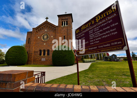 Die neuen und alten St Mary's Catholic Church in Tenterfield, nsw. New South Wales, Australien Stockfoto