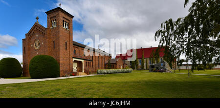 Die neuen und alten St Mary's Catholic Church in Tenterfield, nsw. New South Wales, Australien Stockfoto