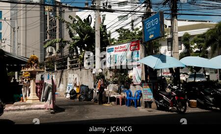 Kleine Soi Gasse Slum Soi DianaTrash alles über the place in Pattaya Thailand Stockfoto
