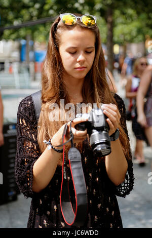 Touristischen Überprüfung Kamera. Manhattan. New York City. US 17, 18, 19, 20, 21, 25, Jahre, Jahre alt Stockfoto
