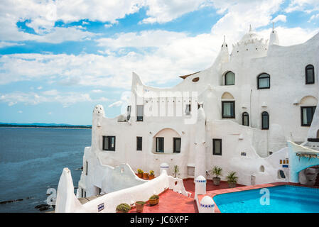 Punta del Este, Uruguay, Nähe 29. Februar 2016 - Casapueblo, ein einzigartiges Wahrzeichen des berühmten Künstlers Carlos Paez Vilaro erstellte Punt Stockfoto