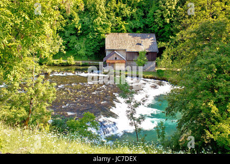 Alte hölzerne Mühle am Slunjcica River, Slunj, Kroatien Stockfoto