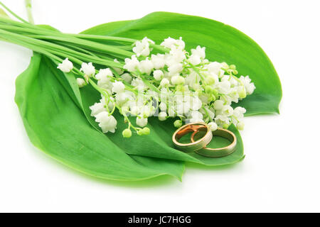 Lily Of The Valley und goldene Ringe, Isolated on White Background Stockfoto