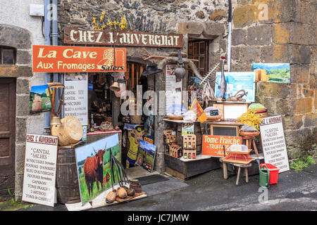 Frankreich, Cantal (15), Salers, Labellisé Les Plus Beaux Dörfer de France, Une Boutique de Produits Auvergnats / / Frankreich, Cantal Salers gekennzeichnet Le Stockfoto