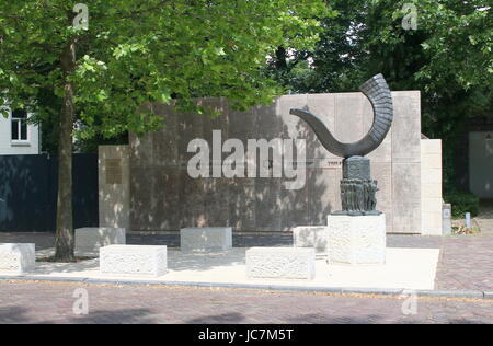 Joods Monument (jüdische Denkmal) mit der traditionellen Shofar ram Horn in Maliebaan Station, Utrecht, Niederlande, 1239 zum Gedenken an die jüdischen Opfer. Stockfoto