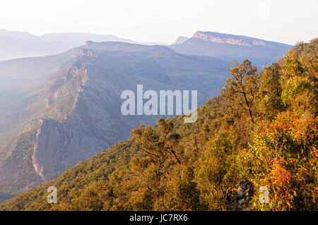 Wonderland Range bei Sonnenaufgang fotografiert vom Schnellboot Aussichtspunkt in den Grampians Stockfoto