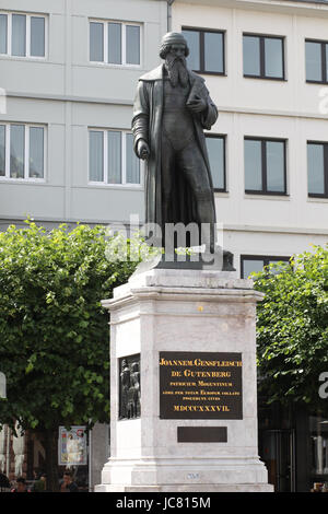 Statue von Johannes Gutenberg am Gutenberg Platz in Mainz, Deutschland. Stockfoto